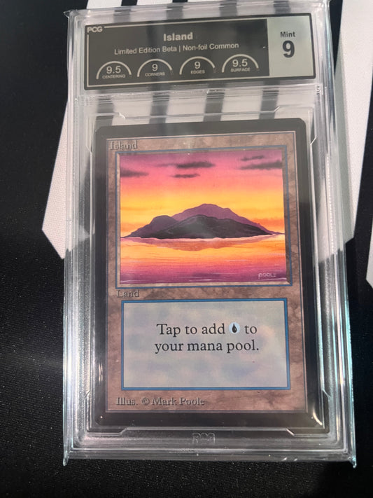 MTG Island Limited Edition Beta Non-Foil Common PCG 9.0 - 000092284