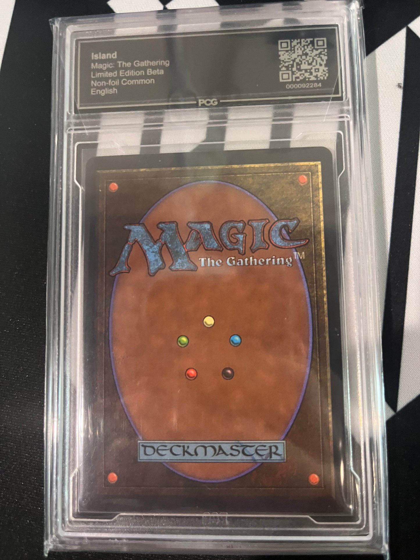 MTG Island Limited Edition Beta Non-Foil Common PCG 9.0 - 000092284